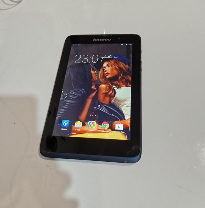Tableta Lenovo cu android 4.4.4