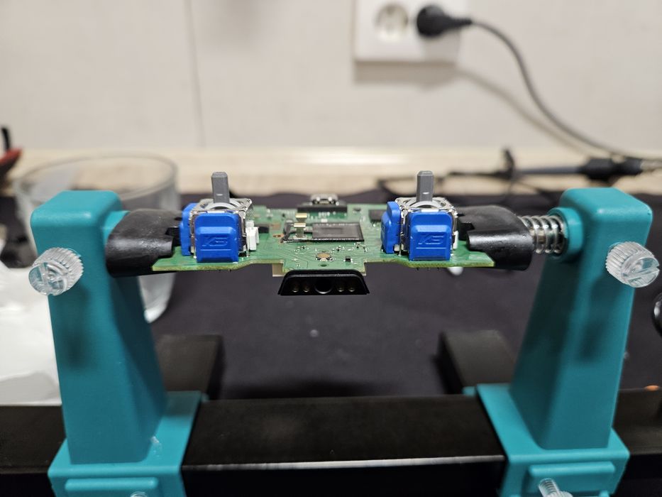 Reparatii controller PS5 PS4 Xbox Stick Drift, TMR, Potentiomentru, Analog.