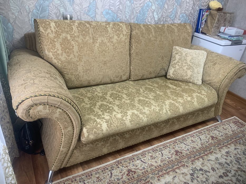 Продается диван в хорошем состоянии