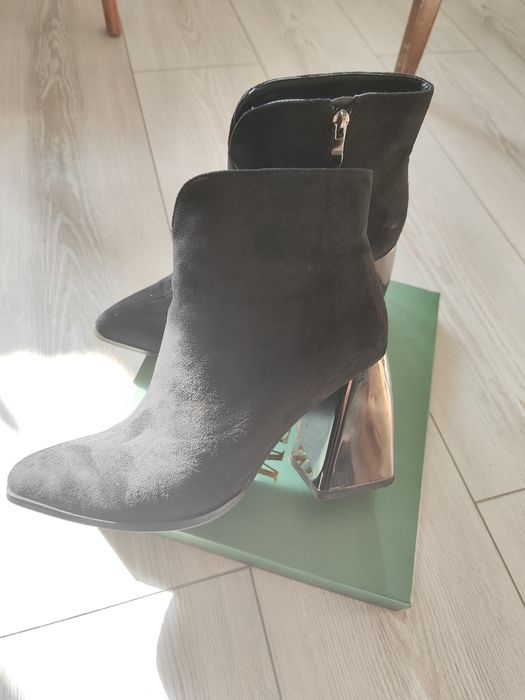 Ботильоны замшевые 39