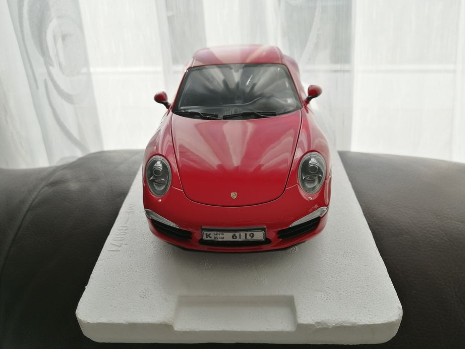 Porsche 911, 991 minichamps 1:18