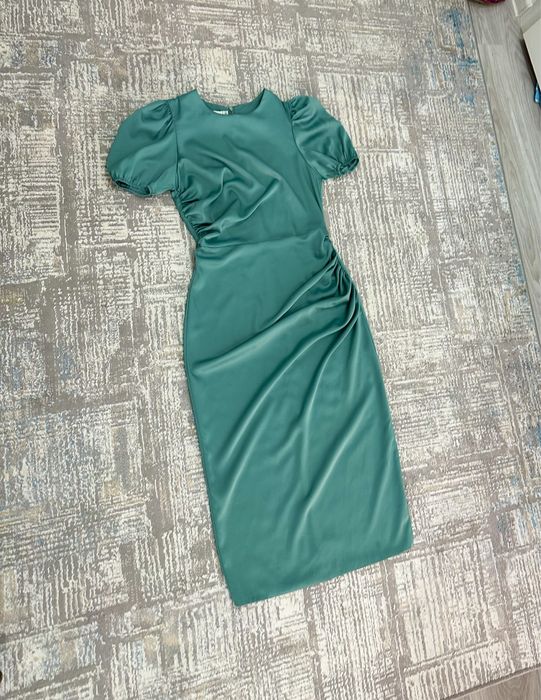 Продам атласное платье