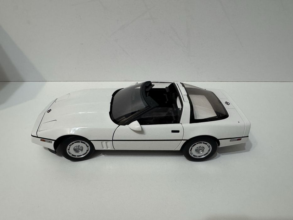 Модель 1/18 масштаб ( AUTOart )