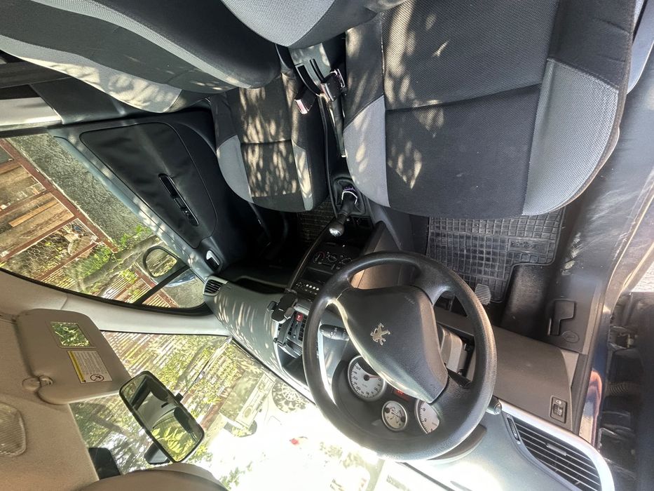 Peugeot 207.