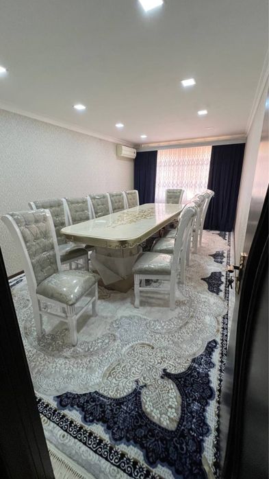 Yangi 12kishilik stol stul sotiladi