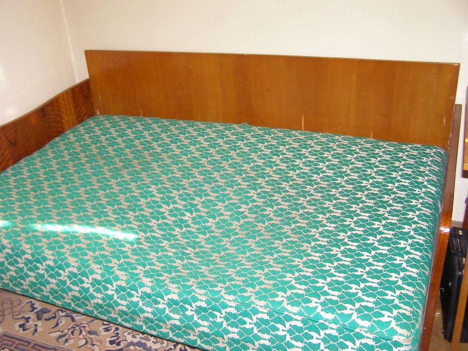 Dormeza rabatabila in stare foarte buna