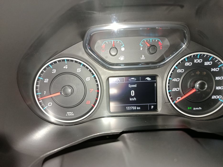 Sotiladi 2020 benzinda off Road qilingan  123 000 probeg 2 ta detal