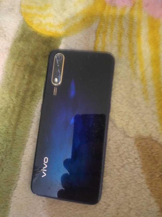 Телефон Vivo V17 Neo