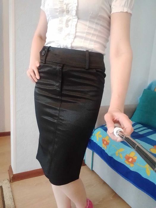 Продам черную юбку классика
