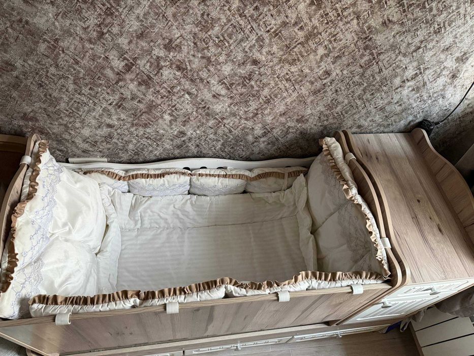 Продаю детскую кроватку с встроен.шкафами,с матрасом,новая. Саракулька