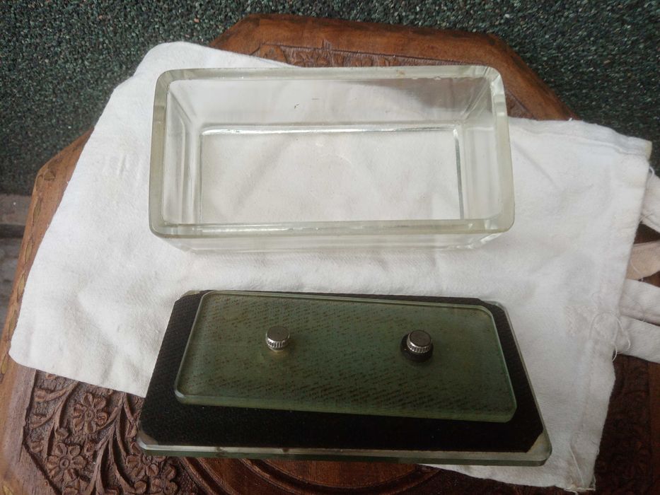 Антикварна стъкленица за стерилни материали. Ретро медицинско стъклено
