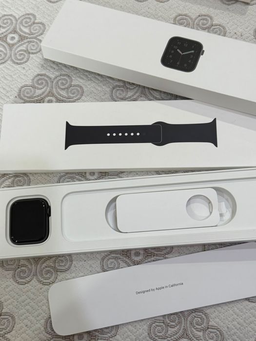 Продам apple watch SE