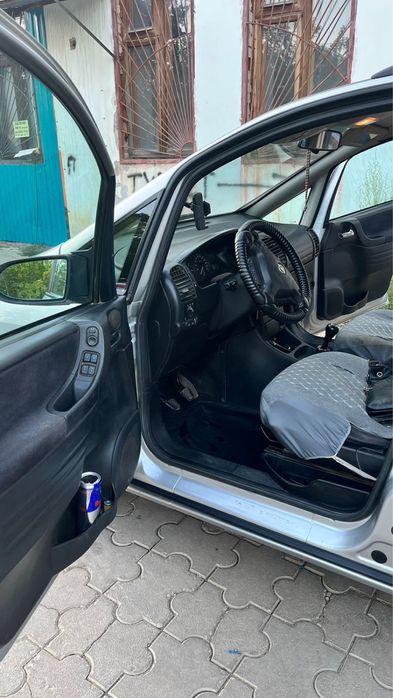 Продам машину зафиру опель