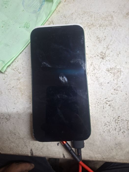 IPhone 13 продается