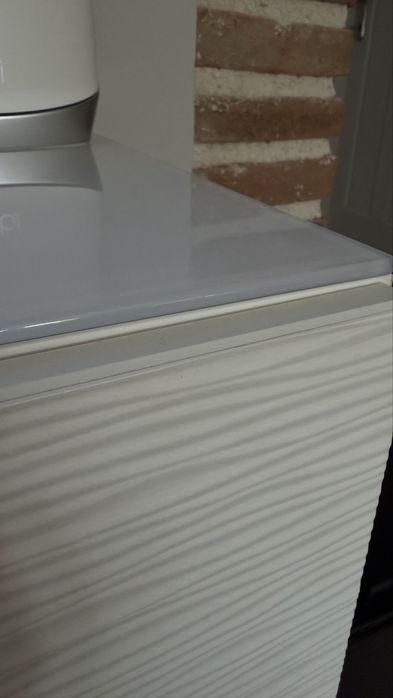 ТВ шкаф Besta (IKEA) с горен панел стъкло