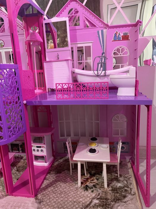 Casa de papusi cu accesorii lift barbie dreamhouse