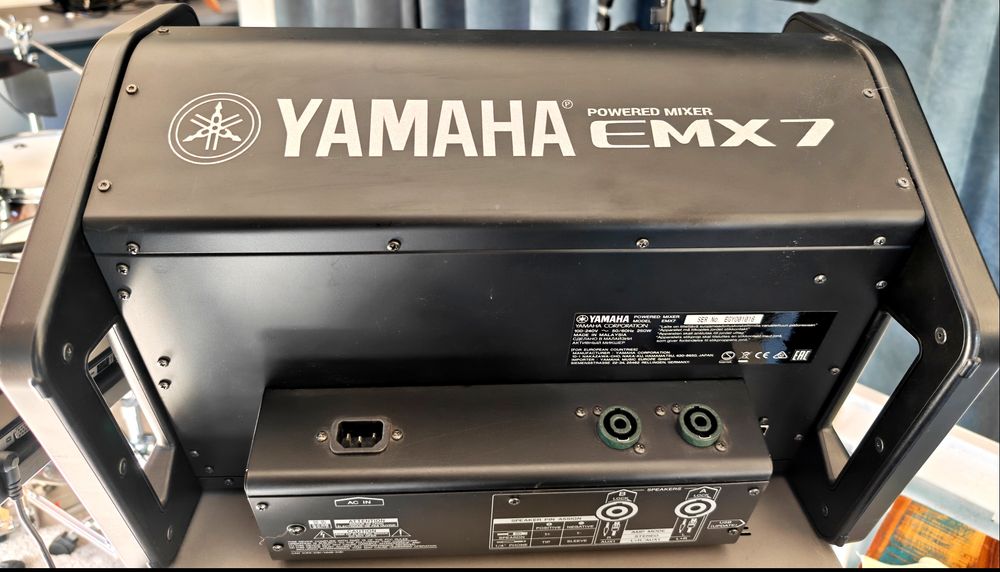 Продавам колони и  power mixer (пауър миксер)Yamaha EMX7 + 2 колони Ce