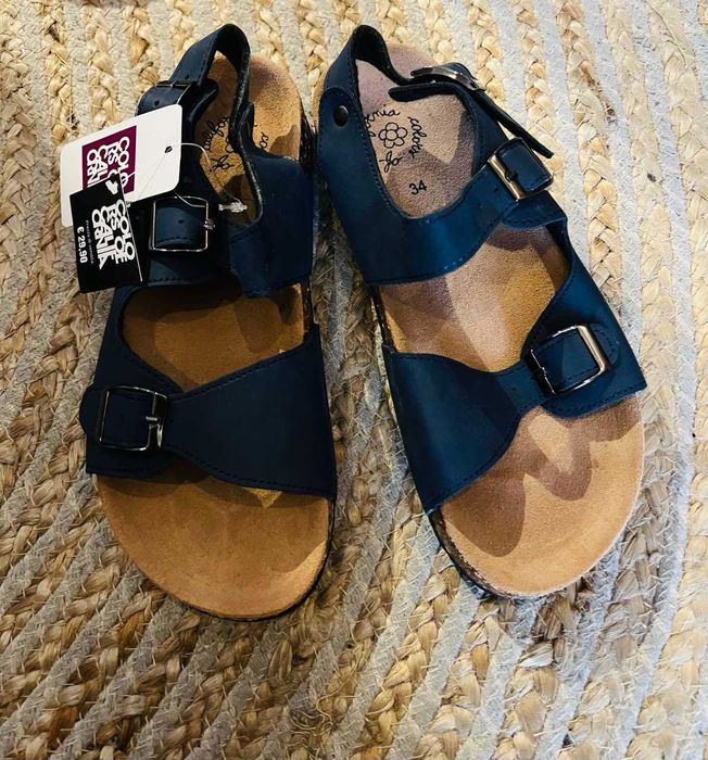 Продавам нови детски обувки