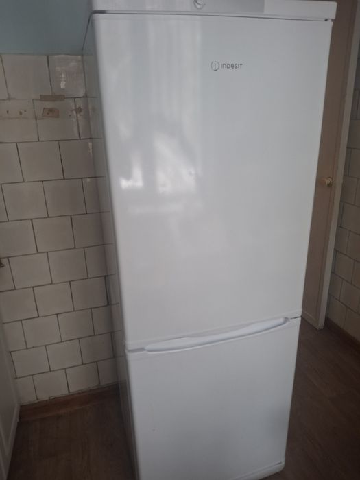 Продам холодильник INDESIT