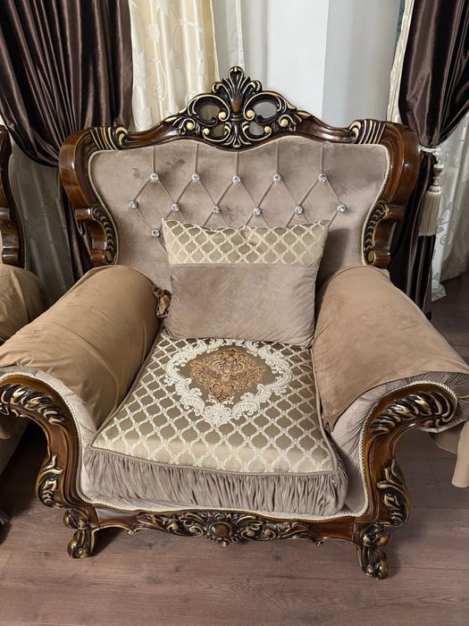 Продам  диван   и два кресла