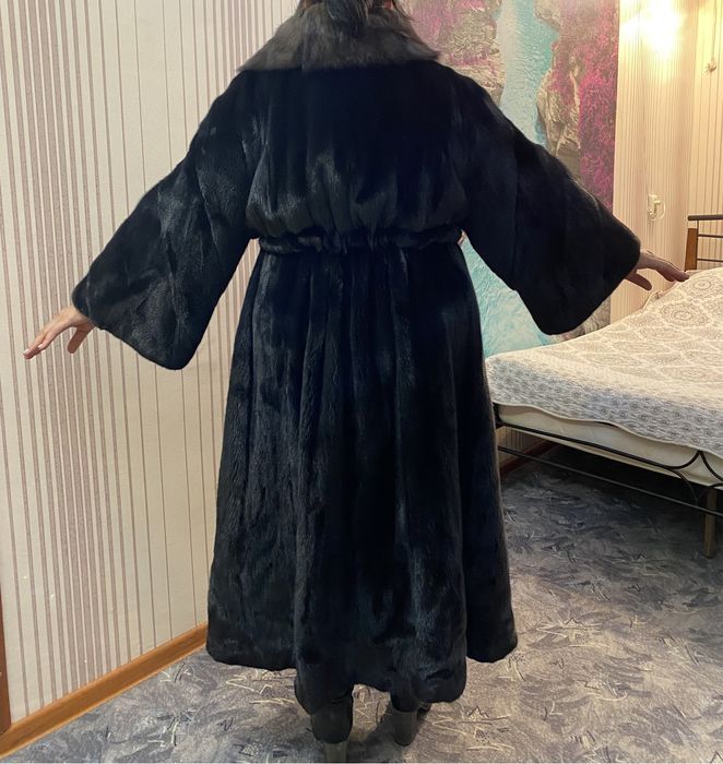 Продается новая ,норковая шуба