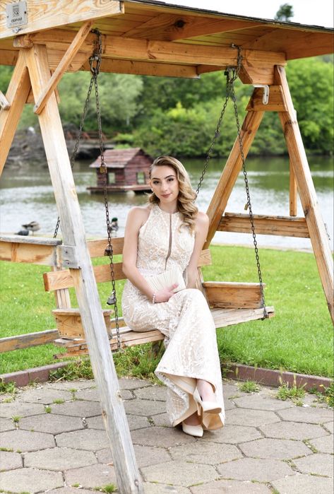 Бална рокля с гол гръб