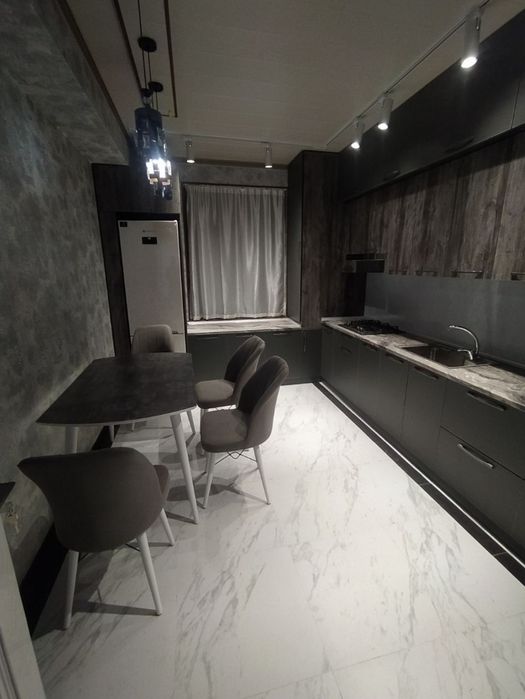 Кухонний мебель на заказ кв.м. 800.000