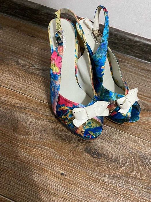 Продам НОВЫЕ босоножки