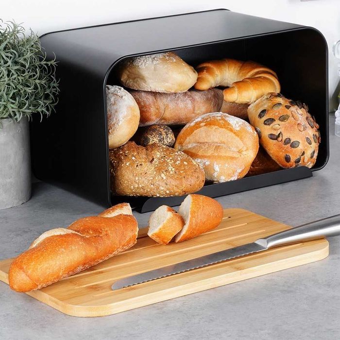 Кутия за хляб, изработена от метал, бамбукова дъска, модерен дизайн