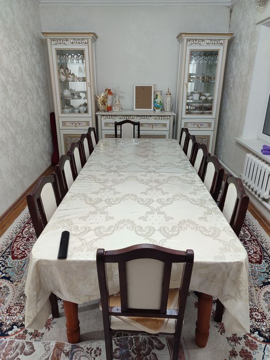 Продается Стол со стульями, и Горка.