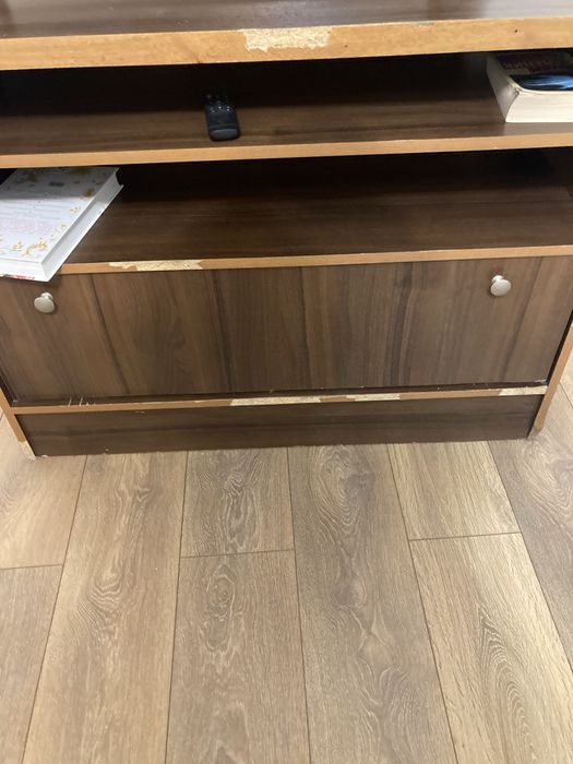 Отдам даром столы, стулья , диван