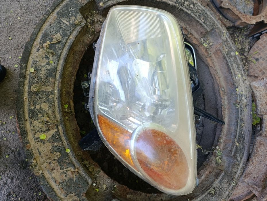 Продам фар левый на RAV4