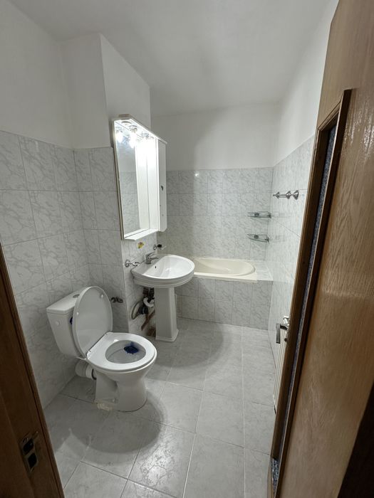 Vand apartament 4 camere zona Episcopiei!