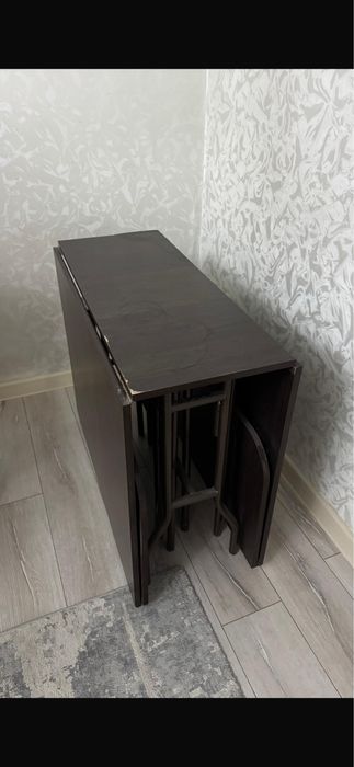 Стол коричневый,5 м