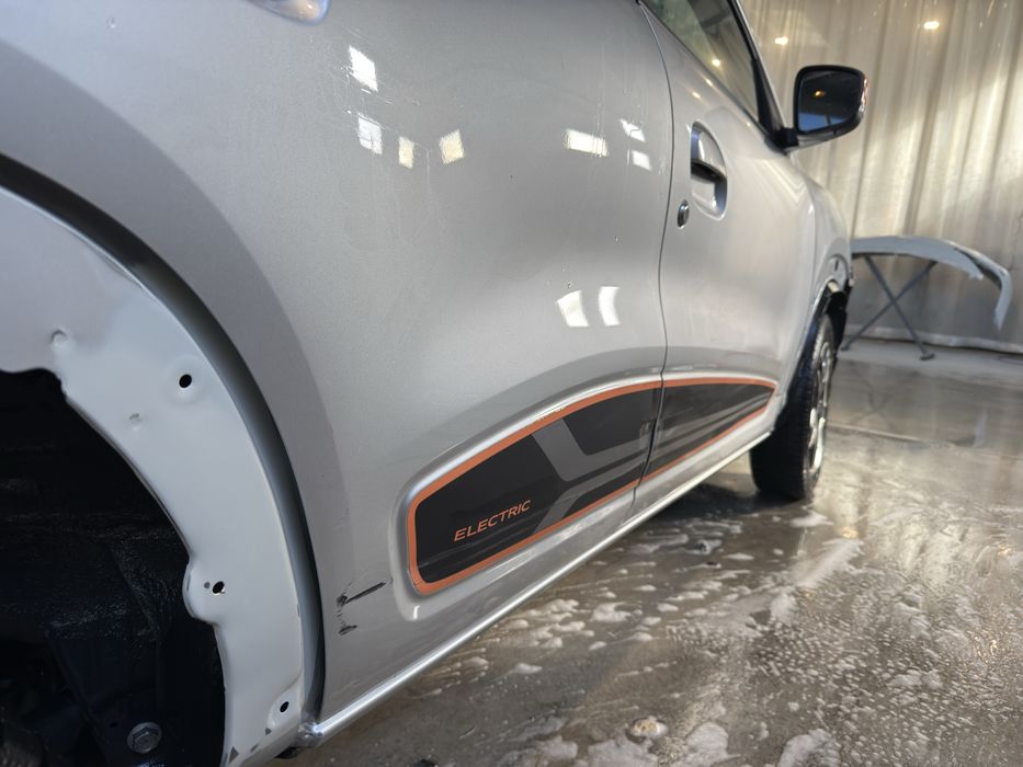 Usa dreapta fata, dreapta spate Dacia Spring, si usa stanga Mercedes e