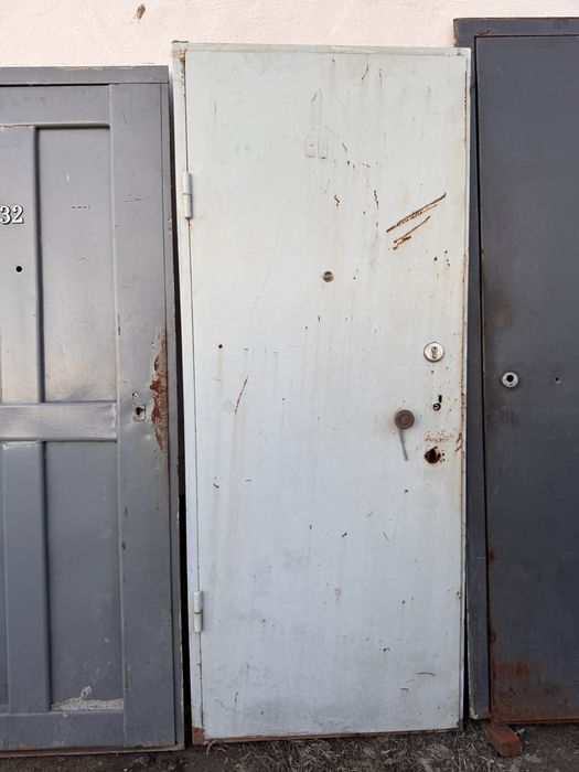 Дверь продам входная