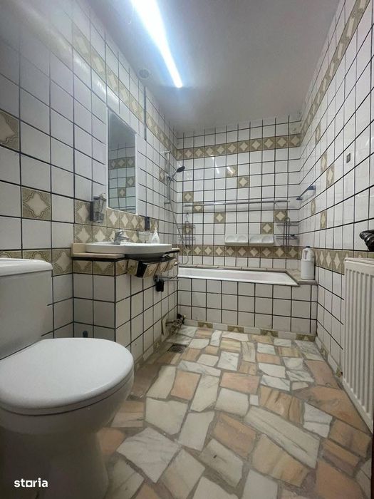 De vanzare duplex cu 4 camere, 3 balcoane,  in zona Hotel Roman