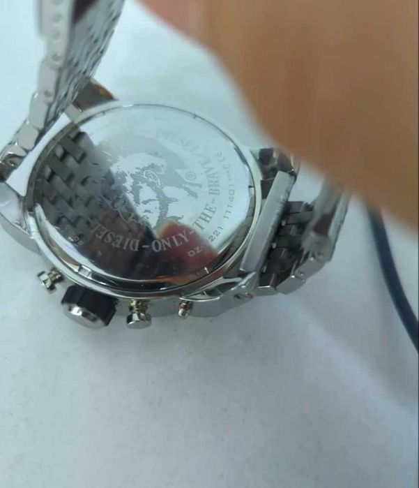 Продам стильные часы  Diesel