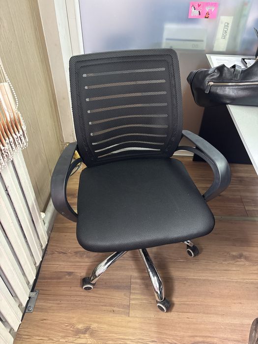 Офисная мебель стулья , столы, шкафы, скамейка, вешалка