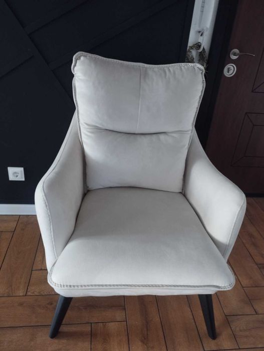 Кресло цвят шампанско