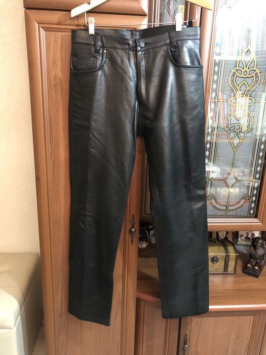 Продавам 2 бр. нови мъжки кожени панталони от телешки бокс.