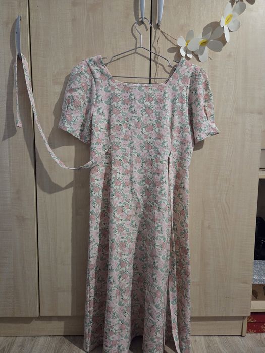 4 ЛЕТНИХ ПЛАТЬЯ, цветочного принта