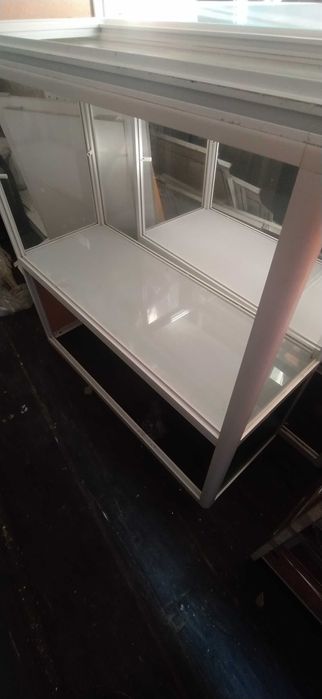 Продаю  3 витрины.