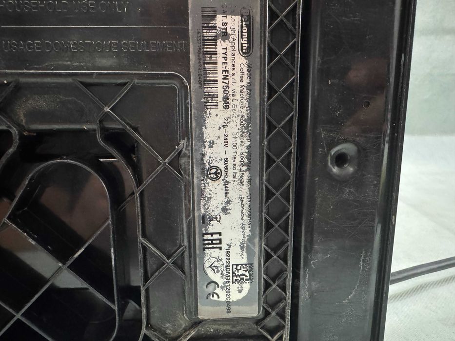 Кафемашина DeLonghi EN750 Lattissima  / 1400 W