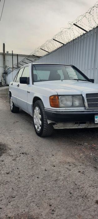 Мерседес 190-тый Объёмом-2.2
