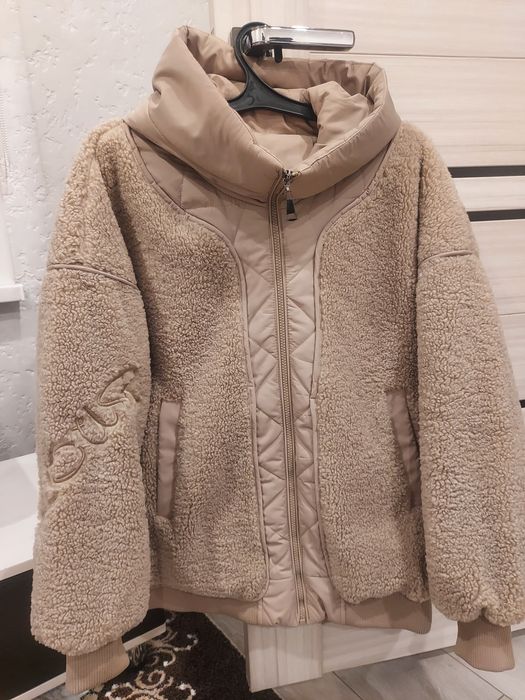 Женская куртка-бомбер