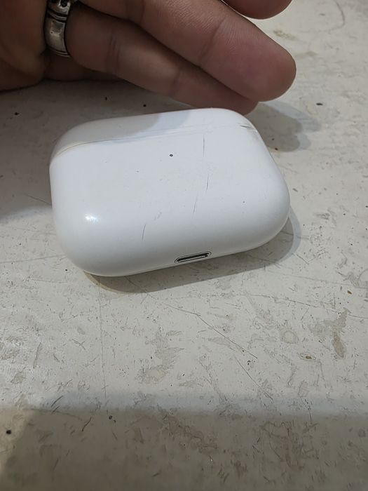 AirPods Pro (1-го поколения).