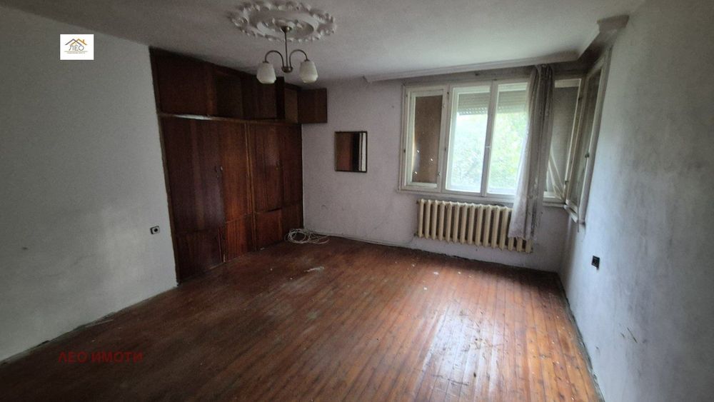 Продава се Четиристаен апартамент в Севлиево - 122 кв.м за 566 €/кв.м - Снимка #2