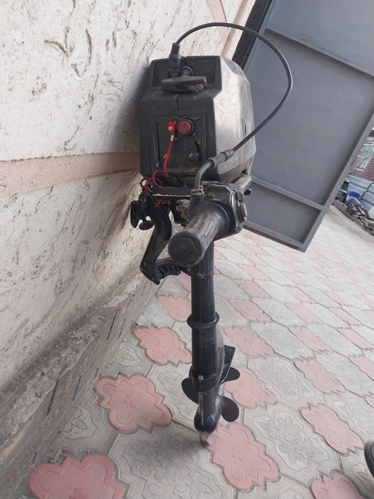 Лодочный мотор на ходу