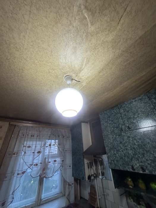 Продам люстры разные